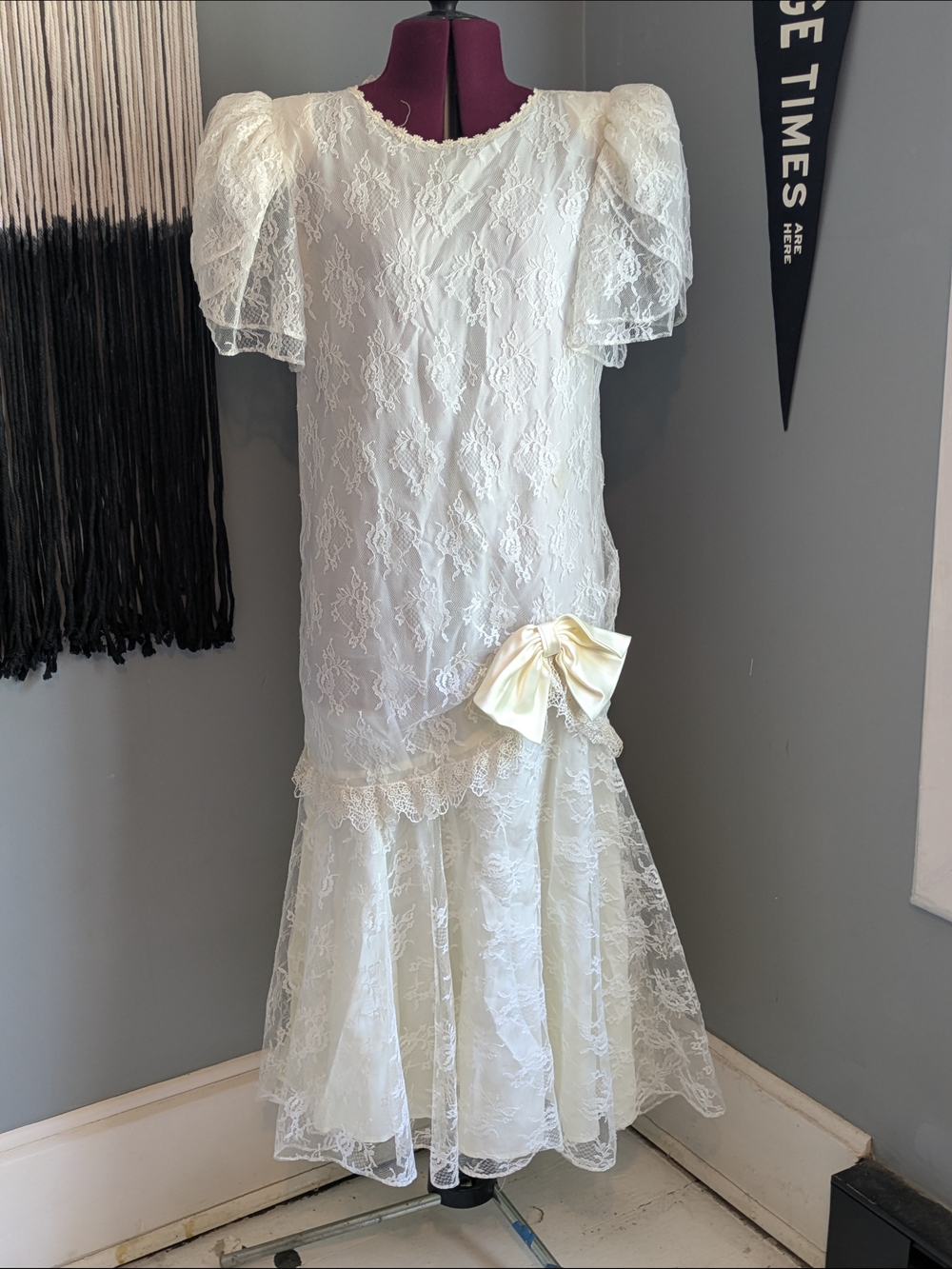 Vintage Cream Lace Asymmetrical Dress with Bow